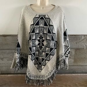 Olivia Skye aztec fringe cuffed poncho size S/M (K1)